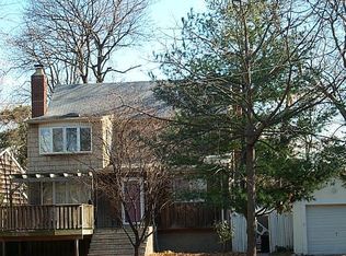 985 Singleton Ave, Woodmere, NY 11598