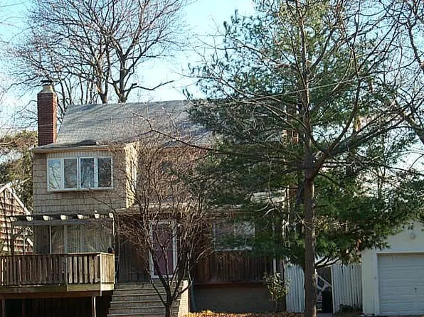 985 Singleton Ave, Woodmere, NY 11598