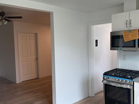 3rd image of 10232 Victoria Ave
