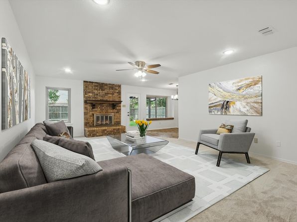 213 Daniels Ct, Crowley, TX 76036