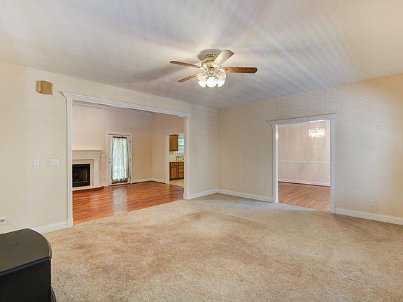 4th image of 241 Quail Hollow Ln