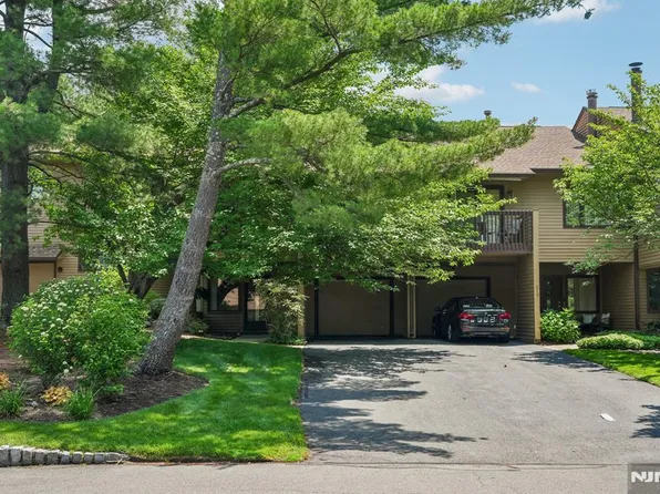 220 Mountain View Dr #220, Mahwah, NJ 07430
