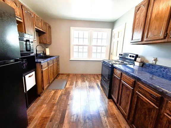 4th image of 118 Midway St