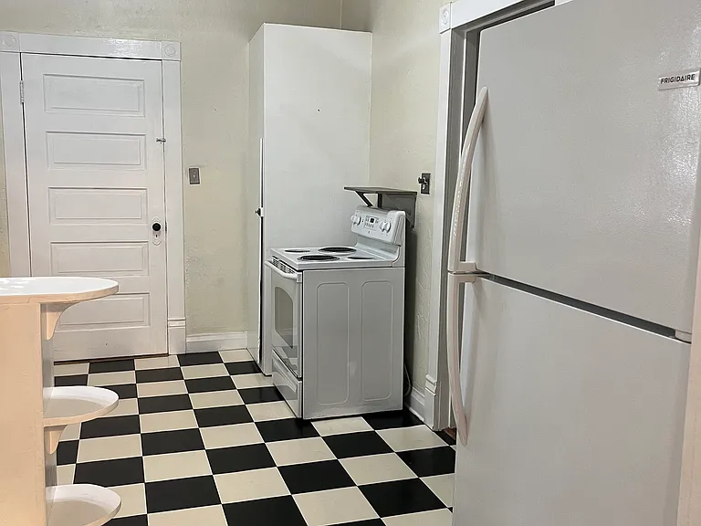 2905 E Jackson St — Photo 10
