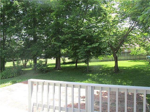 3rd image of 1495 Willow Bend Ct