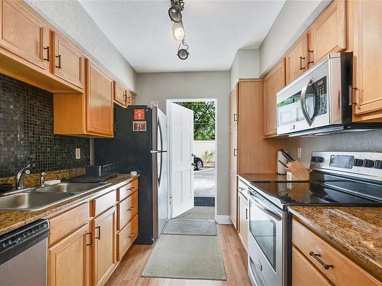 225 E New Hampshire St #7 — Photo 6