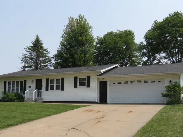 1807 Swagosa Dr, Maquoketa, IA 52060