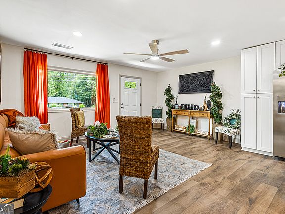 5th image of 3695 Tulip Dr