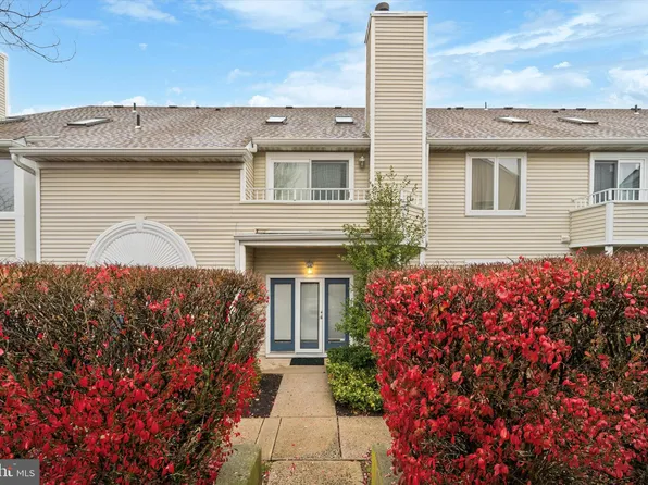 1407 Naomis Ct, North Wales, PA 19454