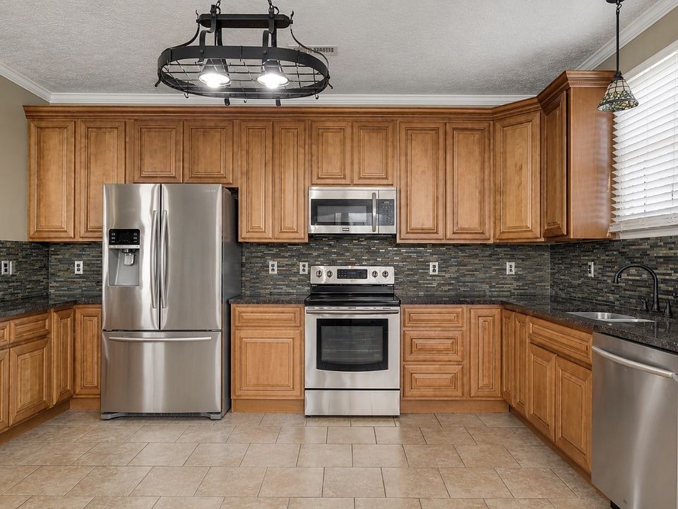 55th image of 327 Stoneybrook Rd