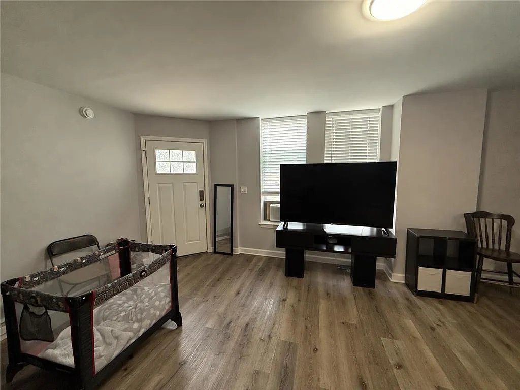 2 bed, 1.0 bath, 850 sqft, $1,395 — Photo 3