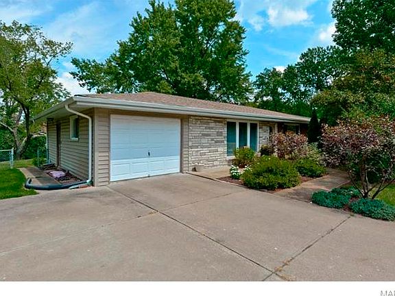 3rd image of 9341 Llewellyn Ln