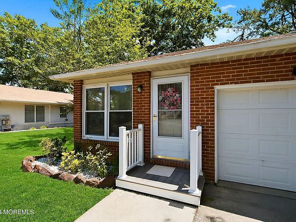 4th image of 37 Sycamore Road #13