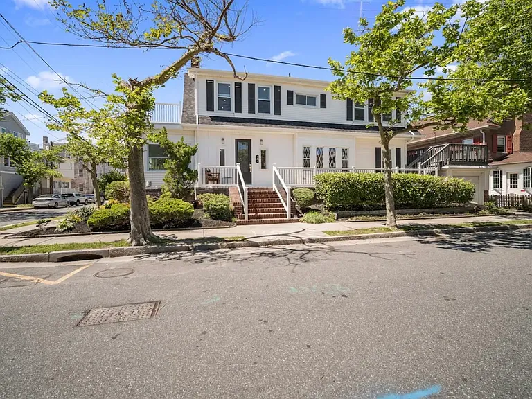 27 S Jackson Ave — Photo 18