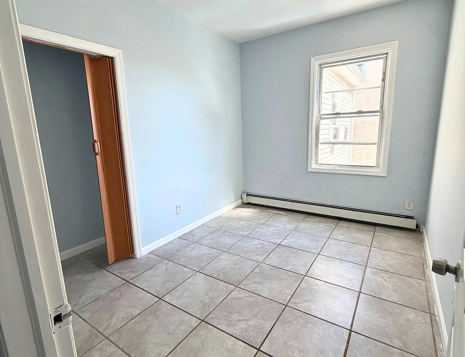 3 bed, 6184 sqft, $2,500 — Photo 4