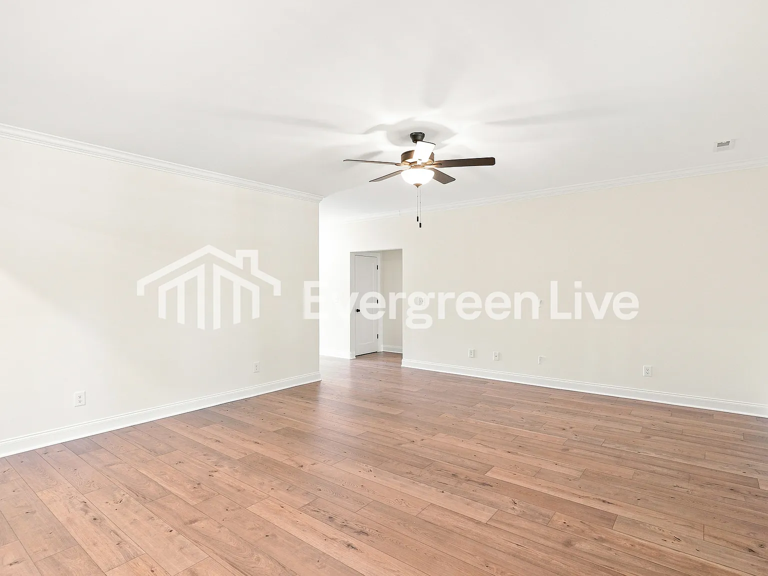 4 bed, 2.5 bath, 1924 sqft, $2,145 — Photo 2