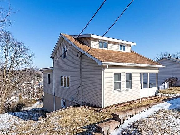 2nd image of 203 Pine St