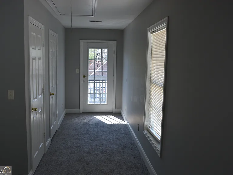 910 McDaniel St SW — Photo 3