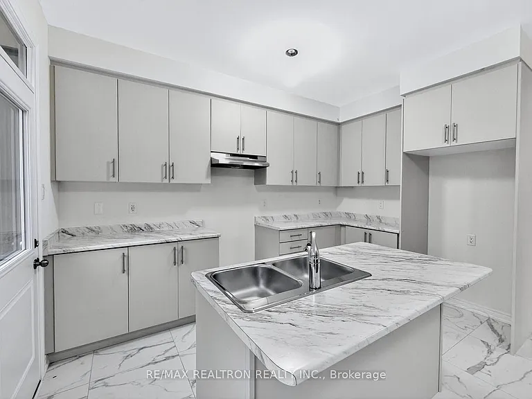 1 Wakefield Blvd — Photo 18