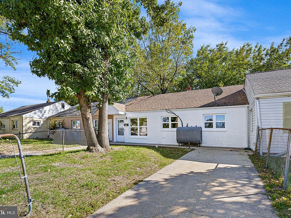 1st image of 211 Pilgrim Rd