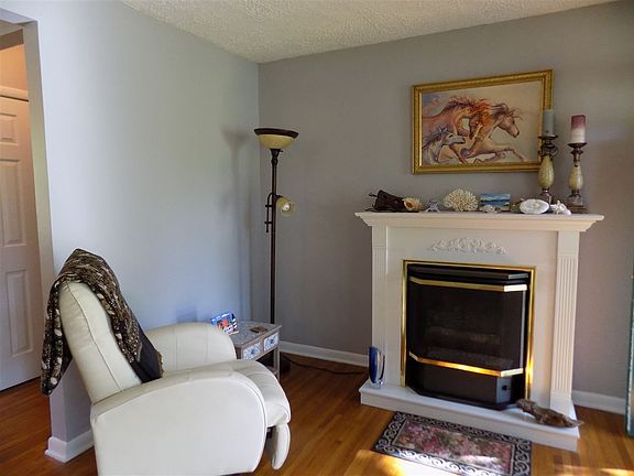 3rd image of 3508 Lucinda Dr