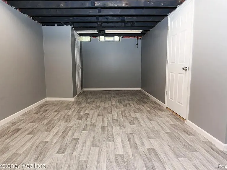 24320 Cunningham Ave — Photo 17
