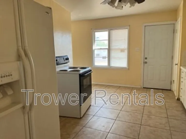 2406 Cambridge St — Photo 9
