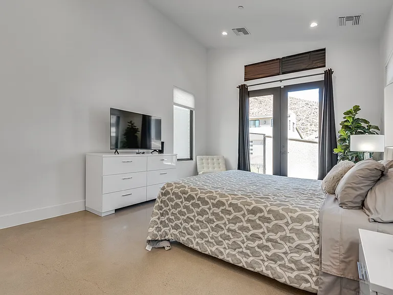 2184 Skyline Heights Ln — Photo 26