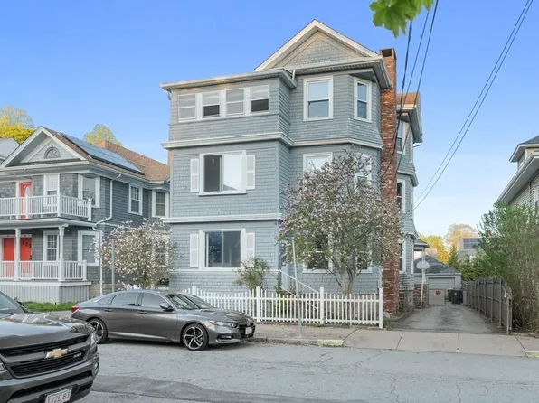 37 Shawmut St, Fall River, MA 02720