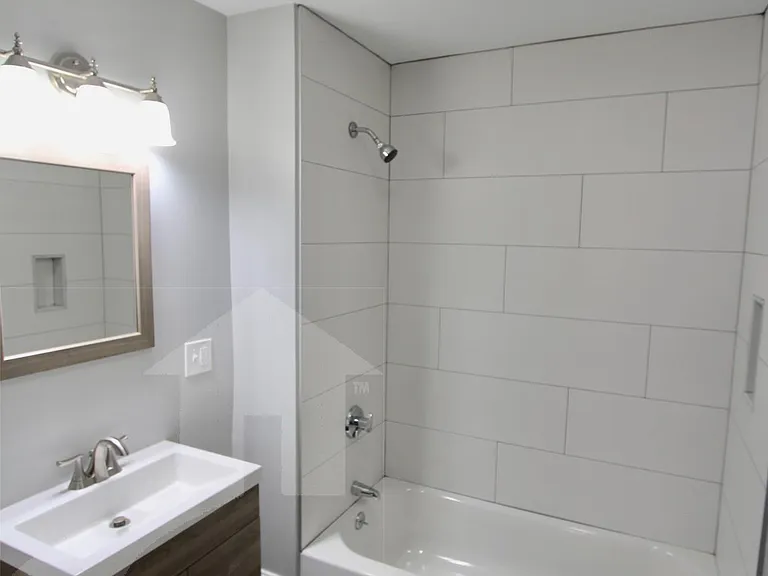 32 Russell St #1 — Photo 9