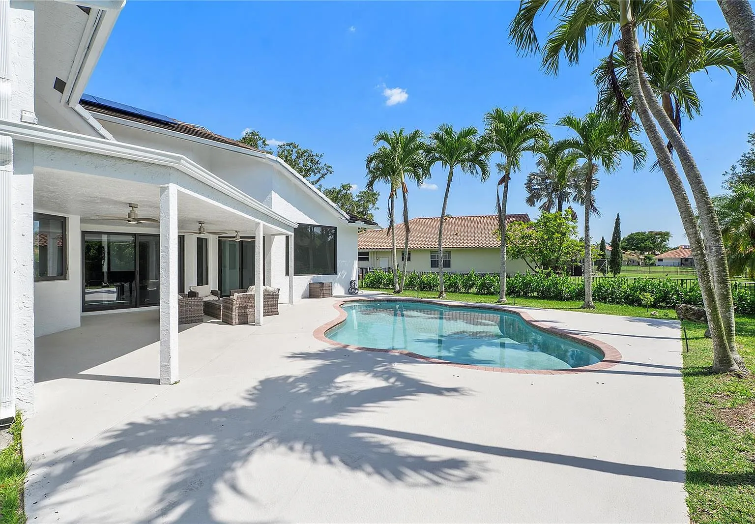 5 bed, 3.0 bath, 3970 sqft, $11,500 — Photo 4