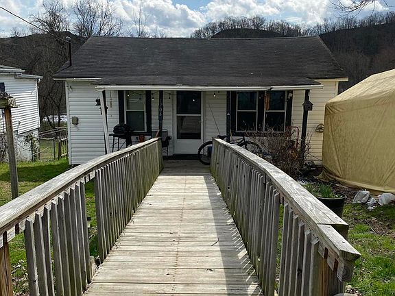 2nd image of 1704 E Millard St