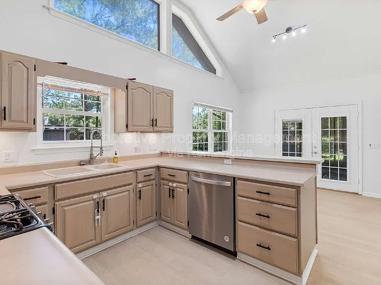200 Hermitage Dr — Photo 19