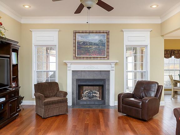 5th image of 326 Kingston Dr