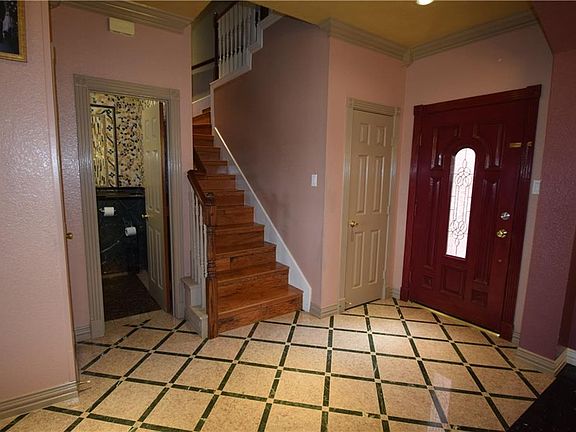4th image of 901 Windbrook Dr