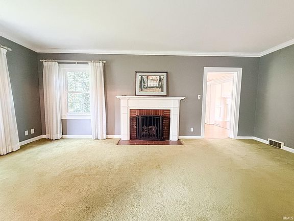 5th image of 646 Plaza Dr