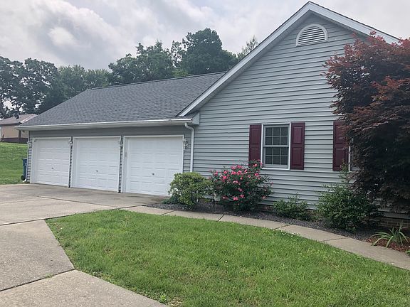 2nd image of 880 N Honeysuckle Ln