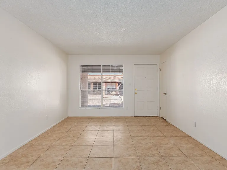 615 N Arrowhead Dr — Photo 9