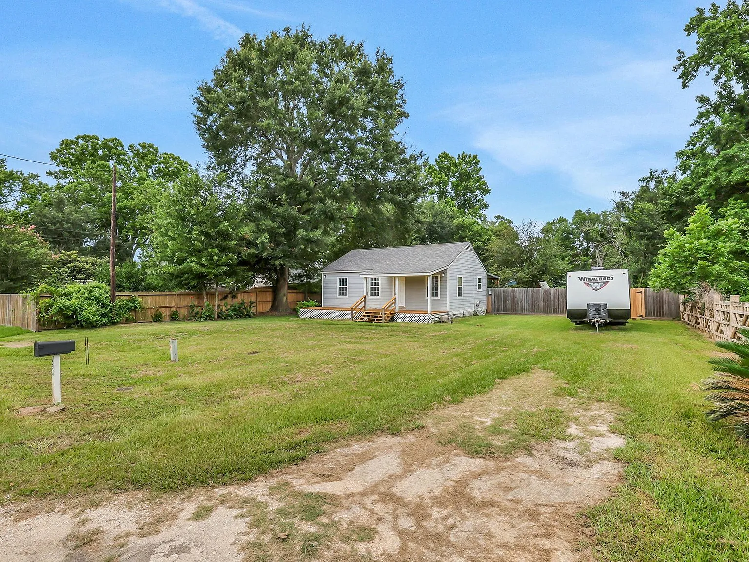 2 bed, 1.0 bath, 792 sqft, $1,475 — Photo 2