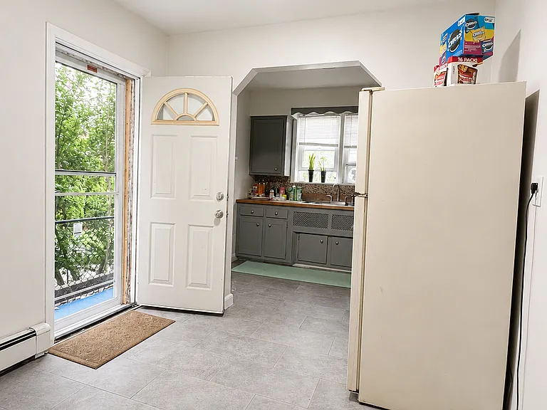 1530 Rhinelander Ave #1 — Photo 2