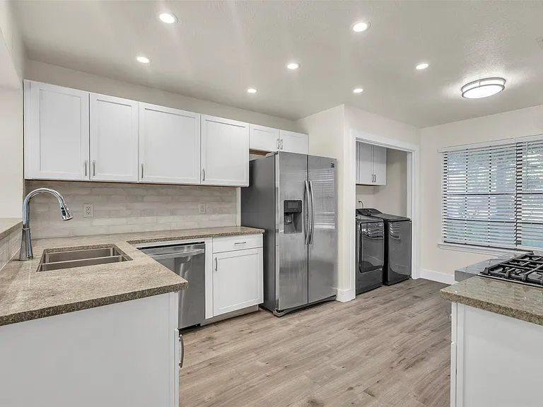 12312 Yarmont Way — Photo 5