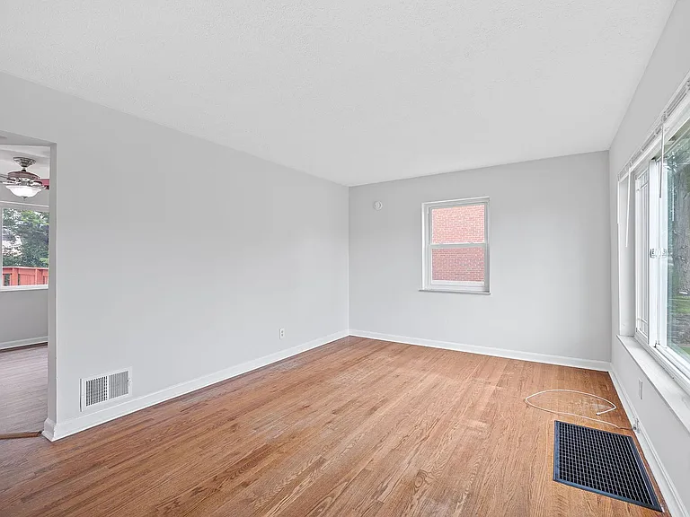 5638 Childs Ave — Photo 2