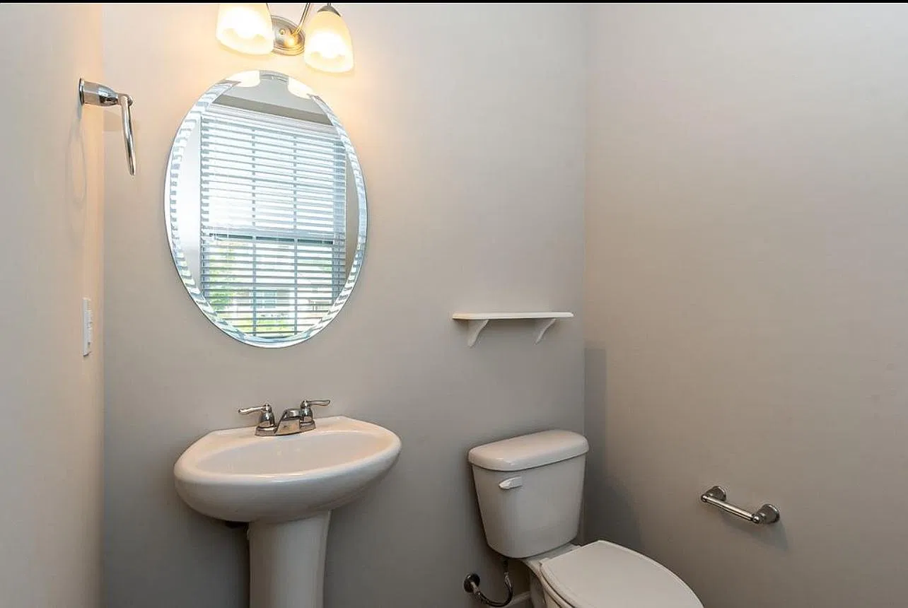 208 Autumn Terrace Ln — Photo 4