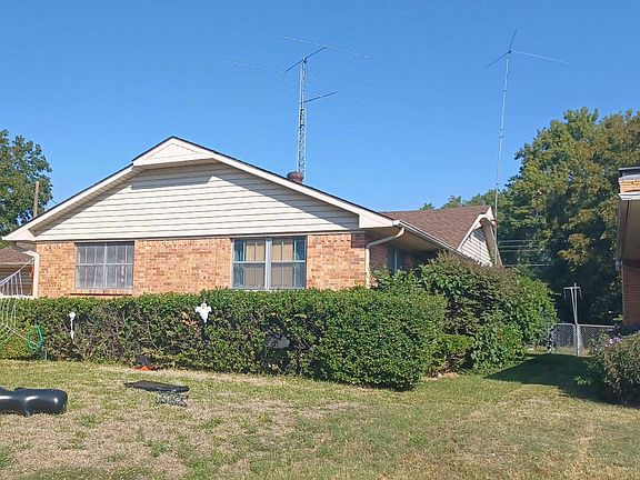 2nd image of 933 Poinsettia Dr