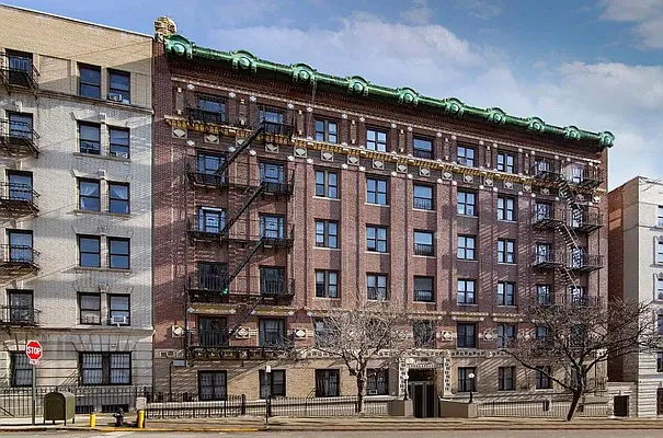 Rented by MOTION New York | media 10