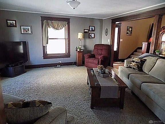 2nd image of 210 Baker St