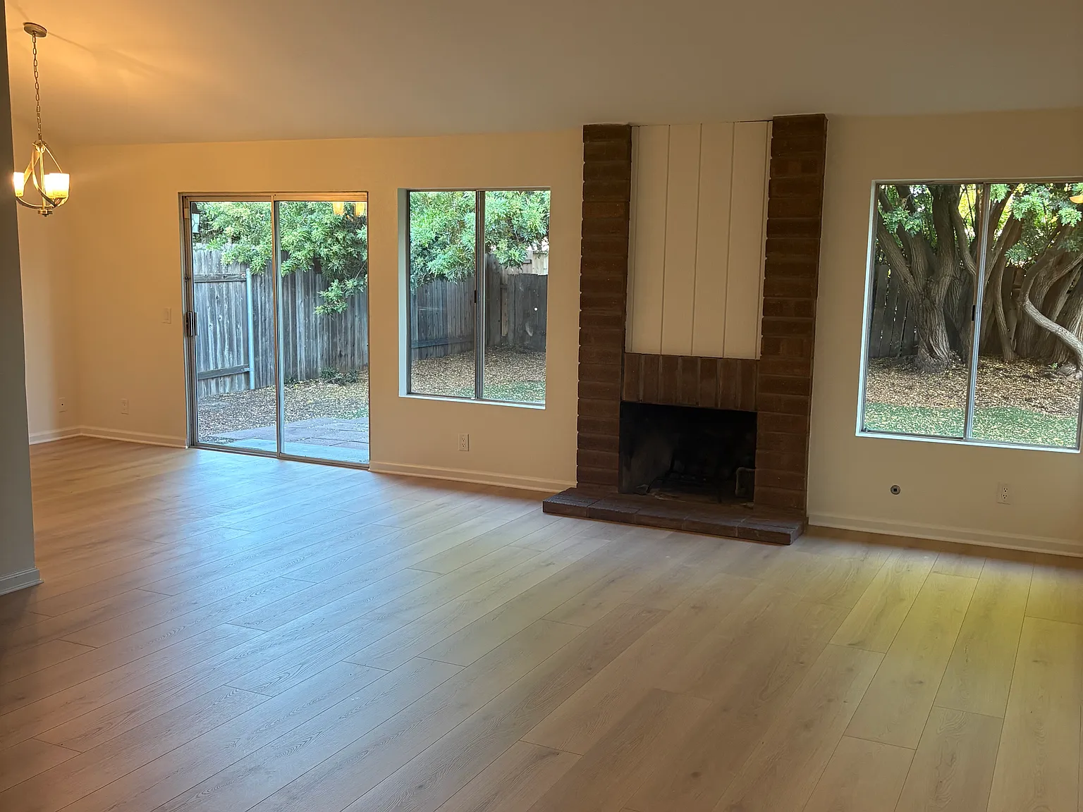 4 bed, 1563 sqft, $4,200 — Photo 1