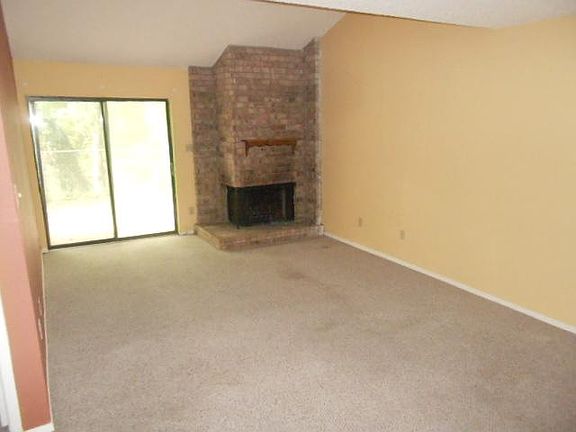 5th image of 822 Clarissa Pl