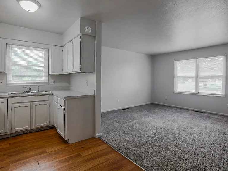 Tippecanoe Drive Apartments — Photo 3