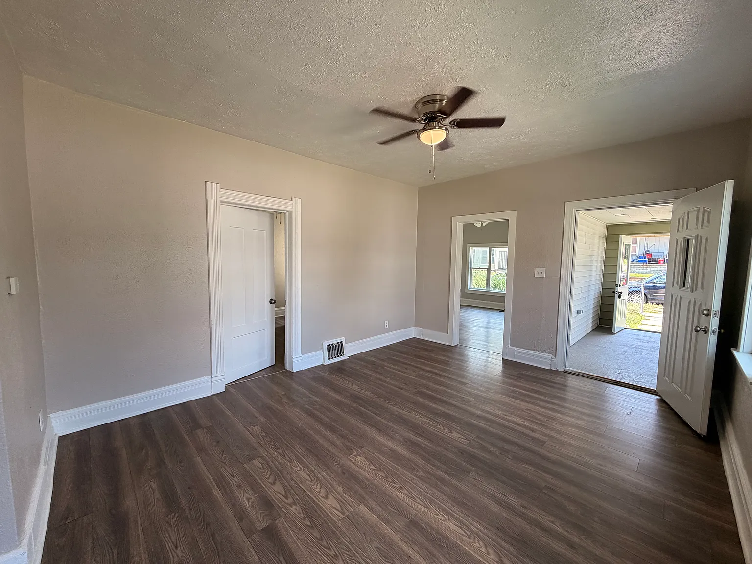 3 bed, 1108 sqft, $1,200 — Photo 4